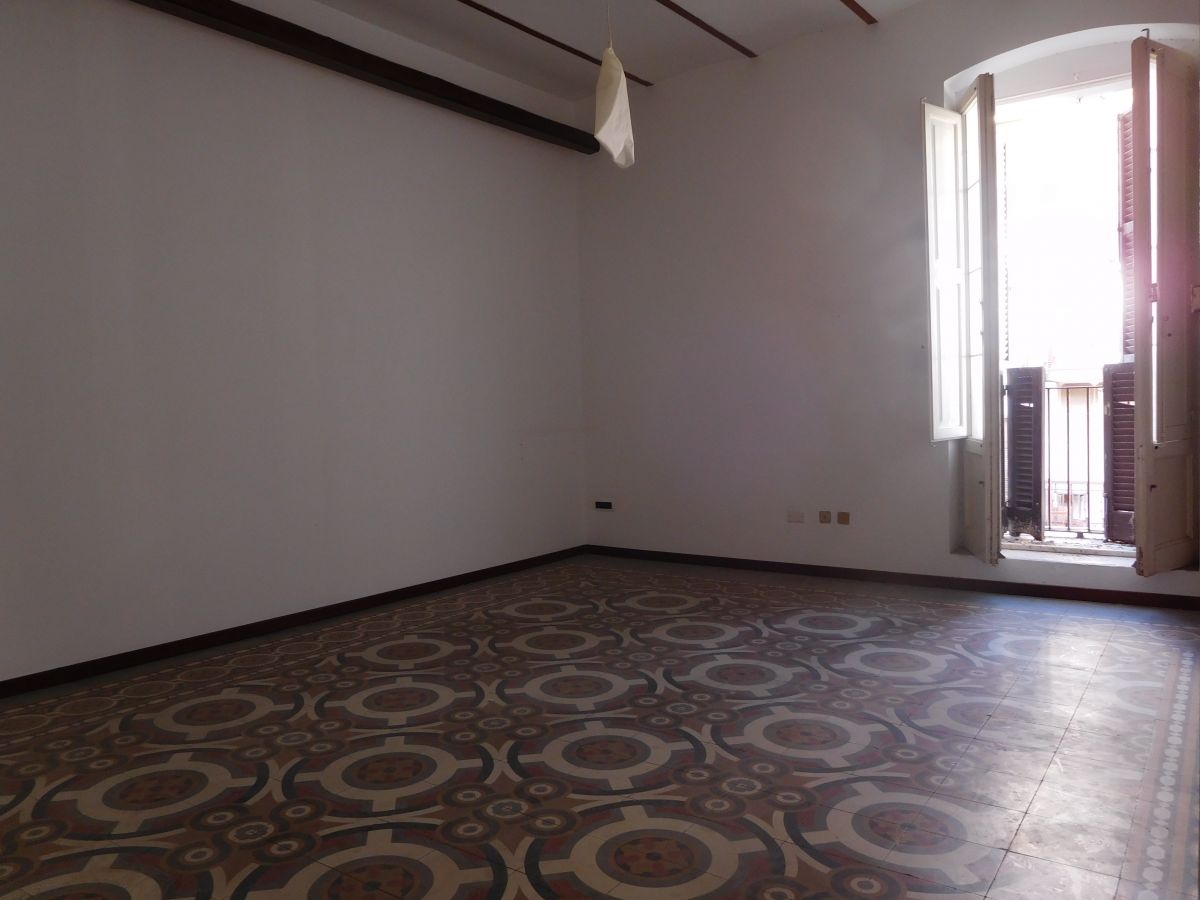 Appartamento di  6 vani /150 mq  a Bari - Murat (zona Centro fra via Sparano e Via Argiro)