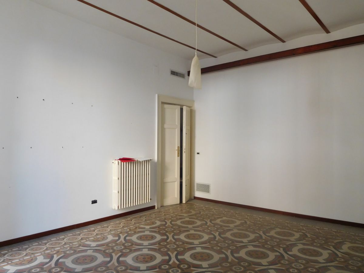 Appartamento di  6 vani /150 mq  a Bari - Murat (zona Centro fra via Sparano e Via Argiro)