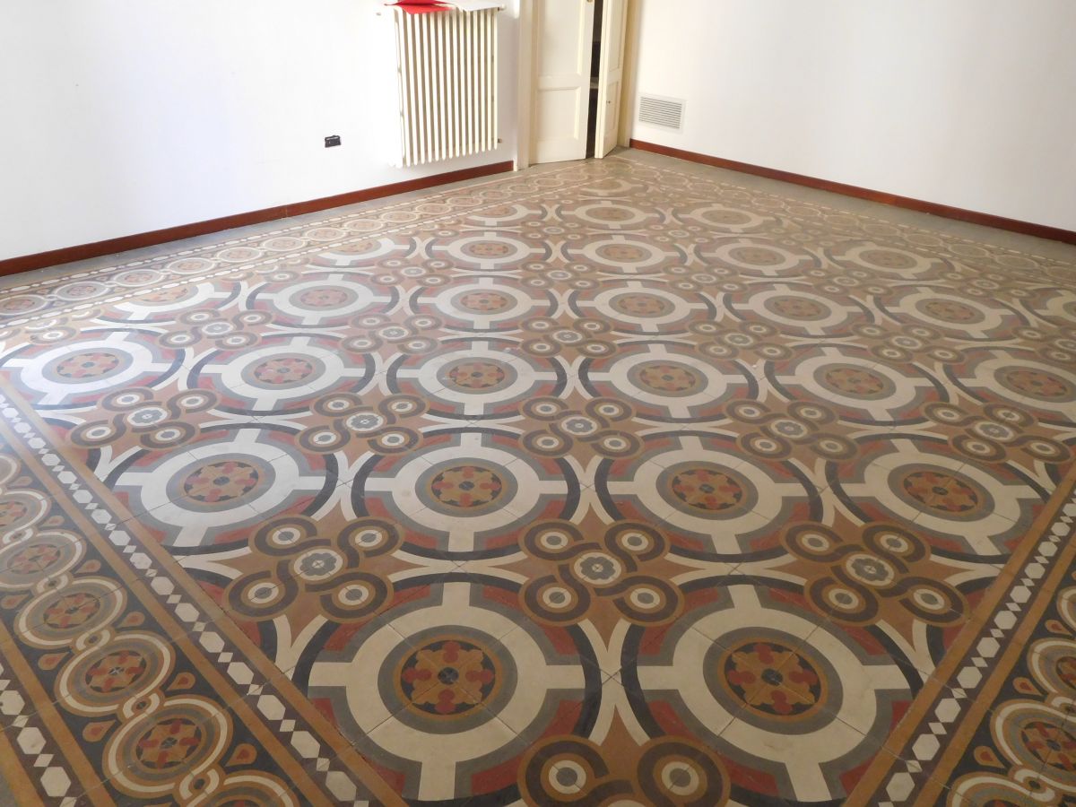 Appartamento di  6 vani /150 mq  a Bari - Murat (zona Centro fra via Sparano e Via Argiro)