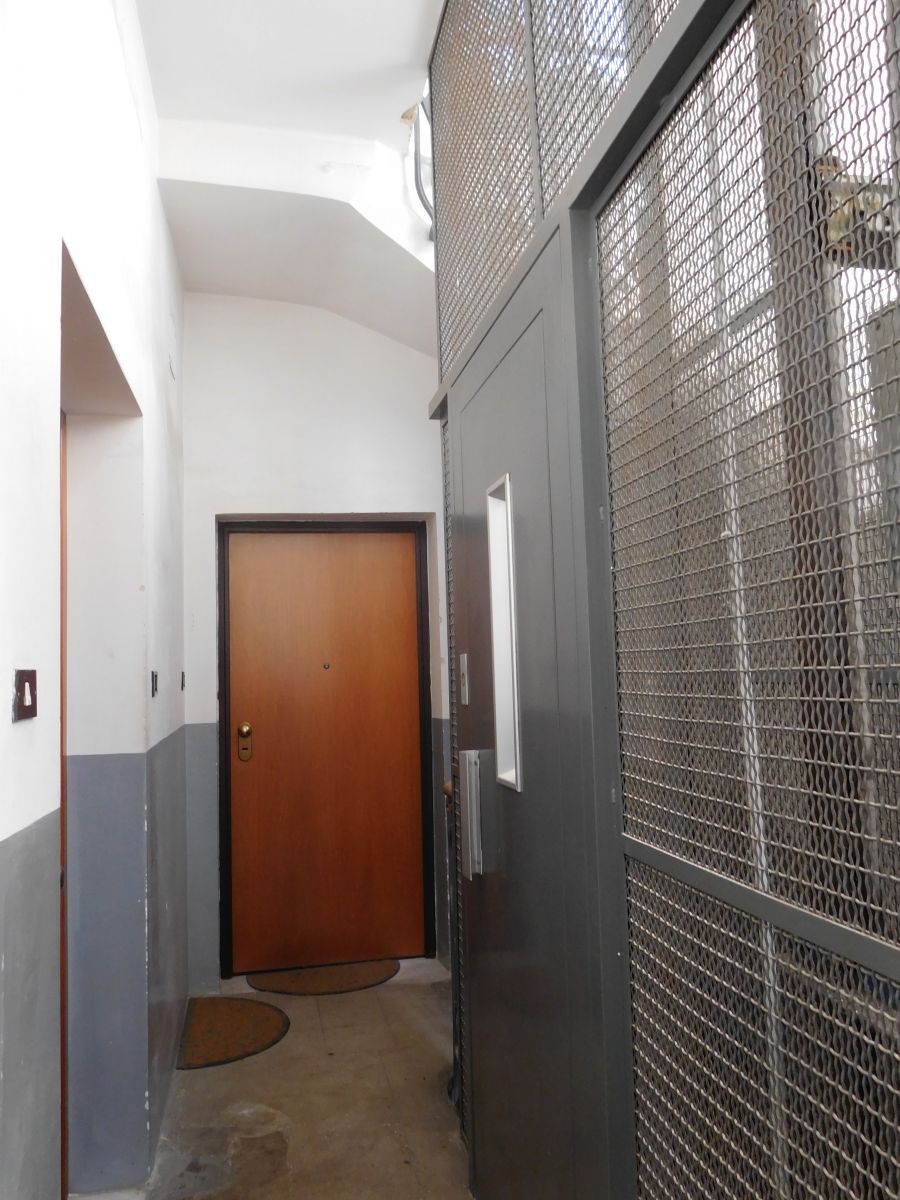 Appartamento di  6 vani /150 mq  a Bari - Murat (zona Centro fra via Sparano e Via Argiro)