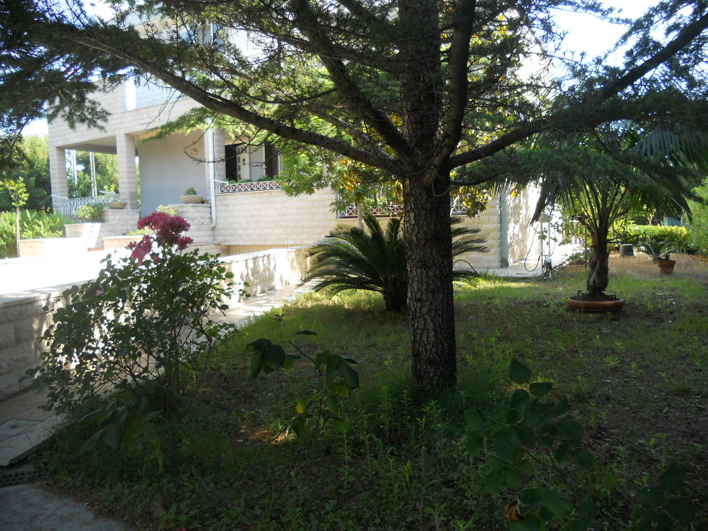 Villa (zona residenziale) di  6 vani /489 mq  a Trani (zona sud / Lungomare)