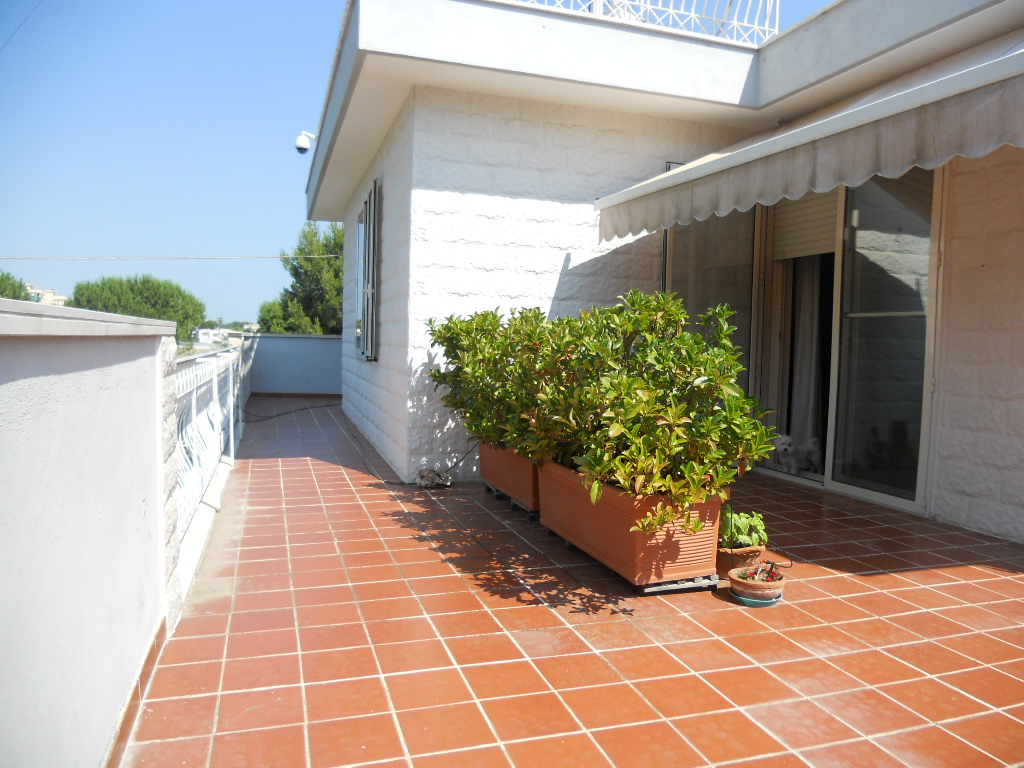 Villa (zona residenziale) di  6 vani /489 mq  a Trani (zona sud / Lungomare)