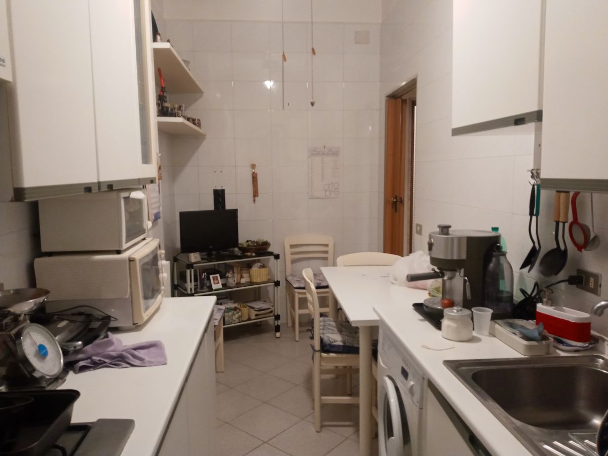 Appartamento di  4 vani /116 mq  a Bari - Murat (zona CENTRO)