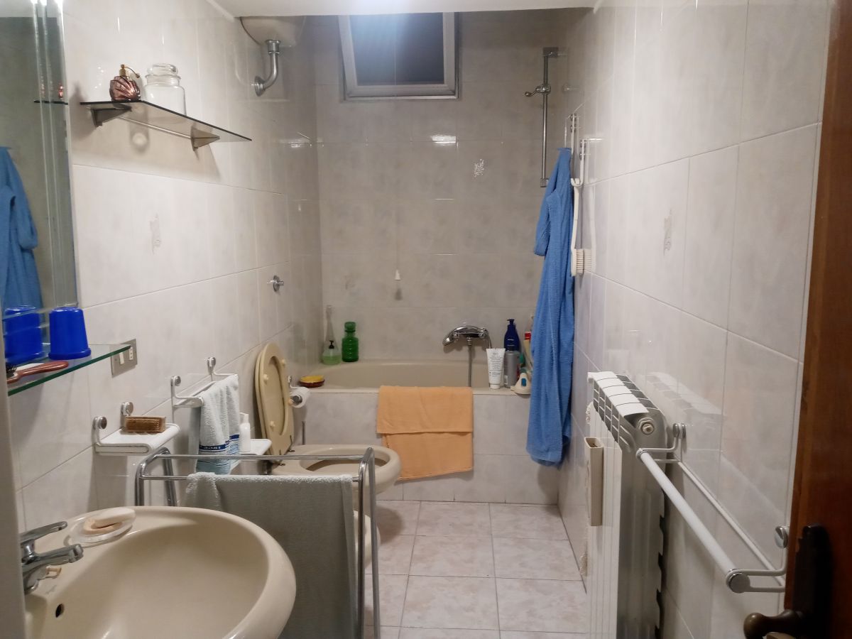 Appartamento di  4 vani /116 mq  a Bari - Murat (zona CENTRO)