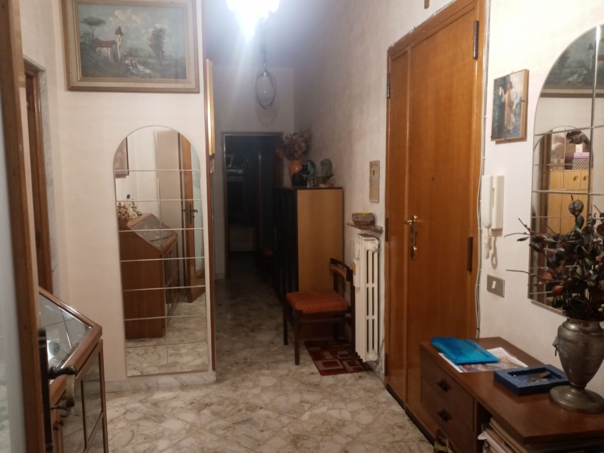 Appartamento di  4 vani /116 mq  a Bari - Murat (zona CENTRO)