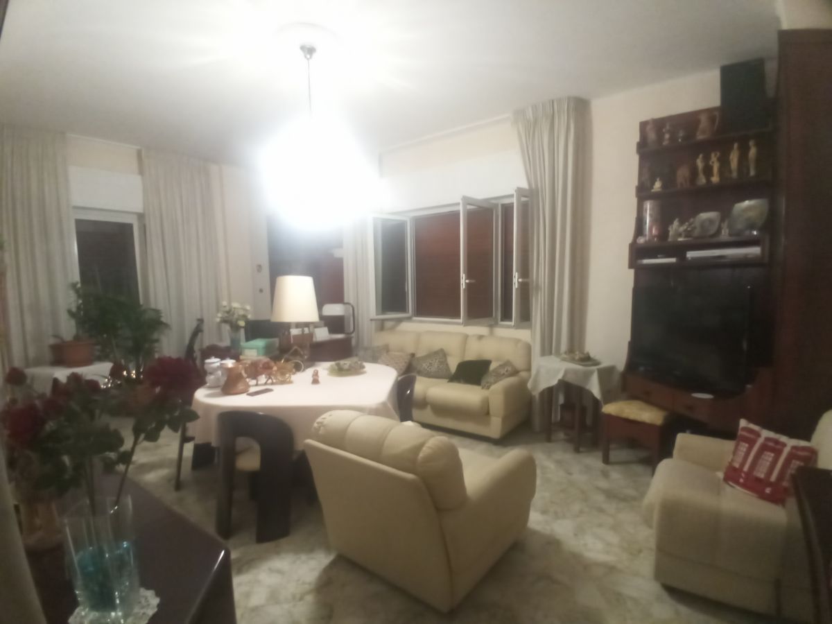 Appartamento di  4 vani /116 mq  a Bari - Murat (zona CENTRO)