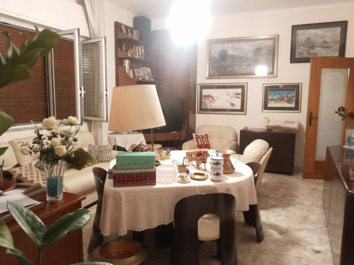 Appartamento di  4 vani /116 mq  a Bari - Murat (zona CENTRO)