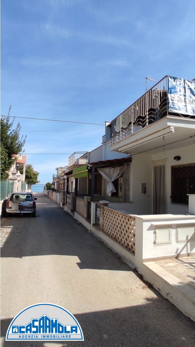 Villa (zona residenziale) di  4 vani /180 mq  a Mola di Bari (zona Litoranea Mola-Cozze)