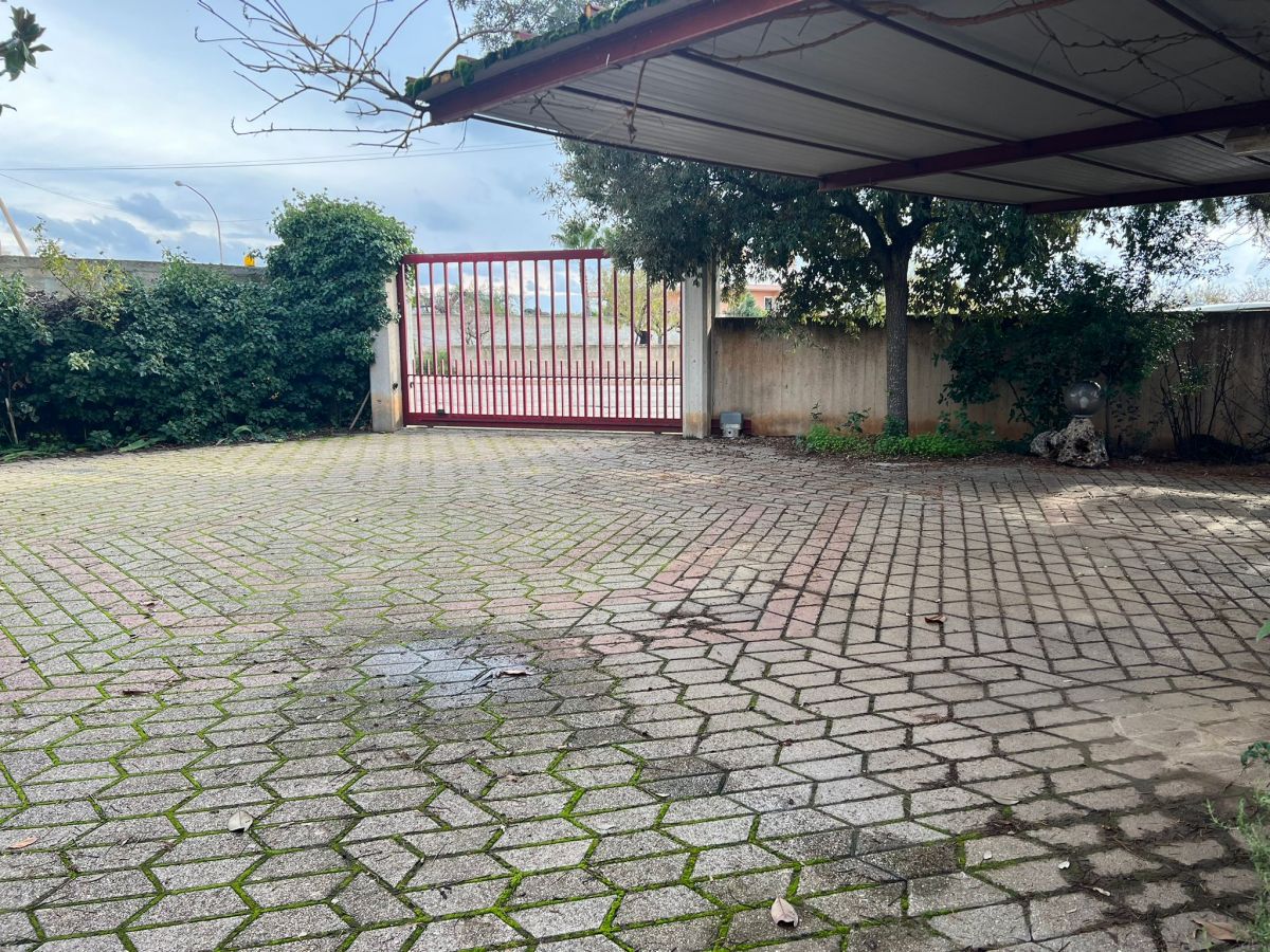 Villa (zona residenziale) di  6 vani /350 mq  a Conversano (zona Centro)