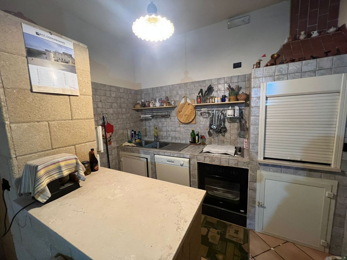 Villa (zona residenziale) di  6 vani /350 mq  a Conversano (zona Centro)