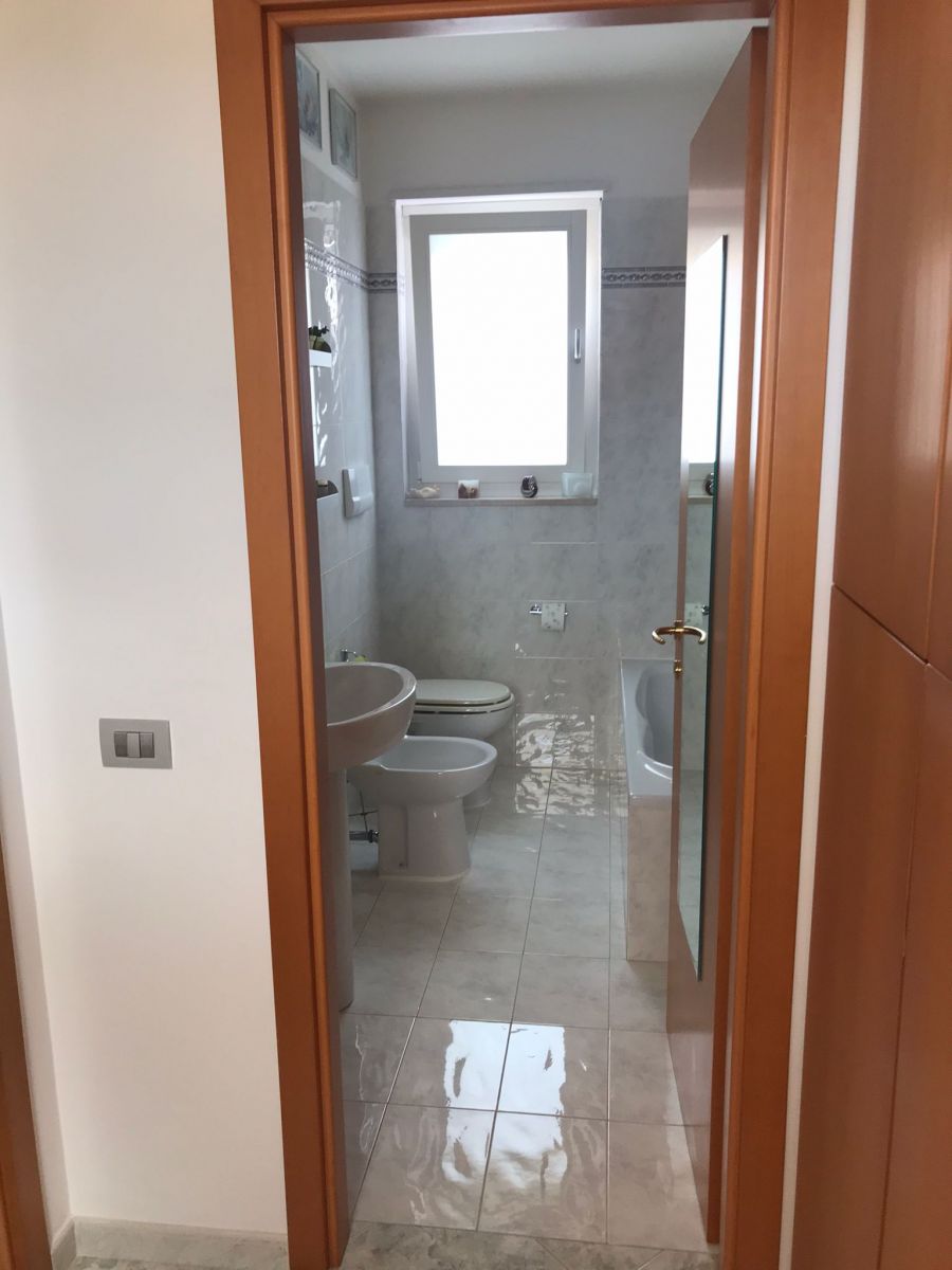 Appartamento di  3 vani /95 mq  a Capurso (zona Vicinanze Via Epifania)