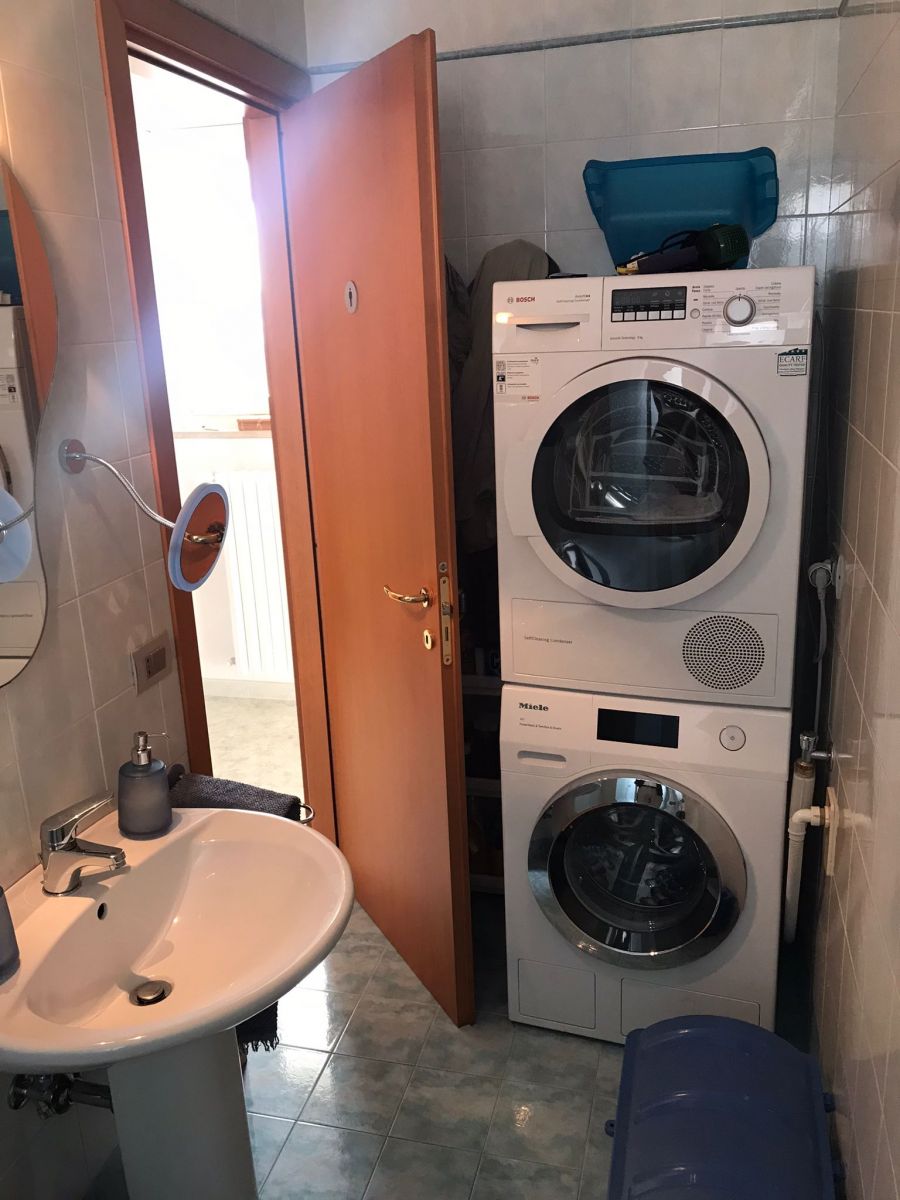 Appartamento di  3 vani /95 mq  a Capurso (zona Vicinanze Via Epifania)