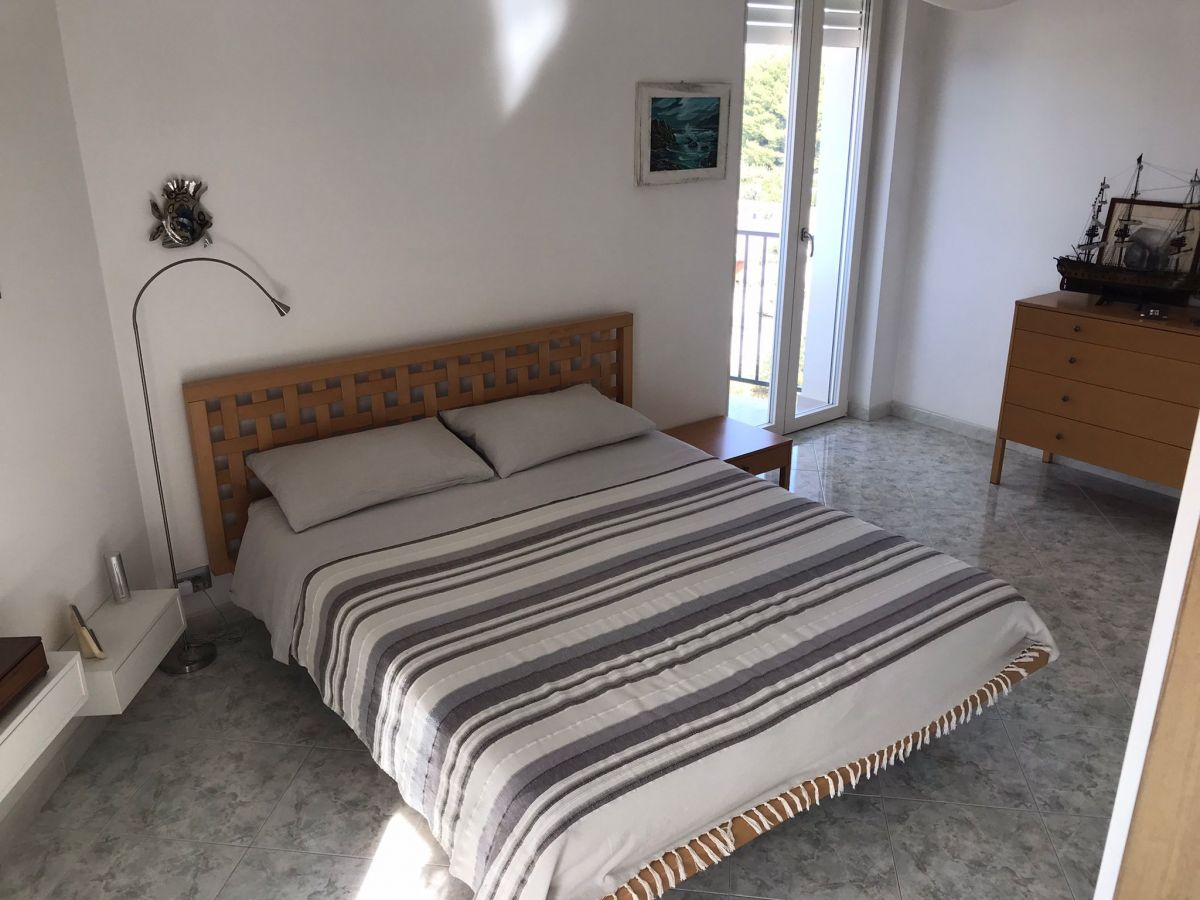 Appartamento di  3 vani /95 mq  a Capurso (zona Vicinanze Via Epifania)