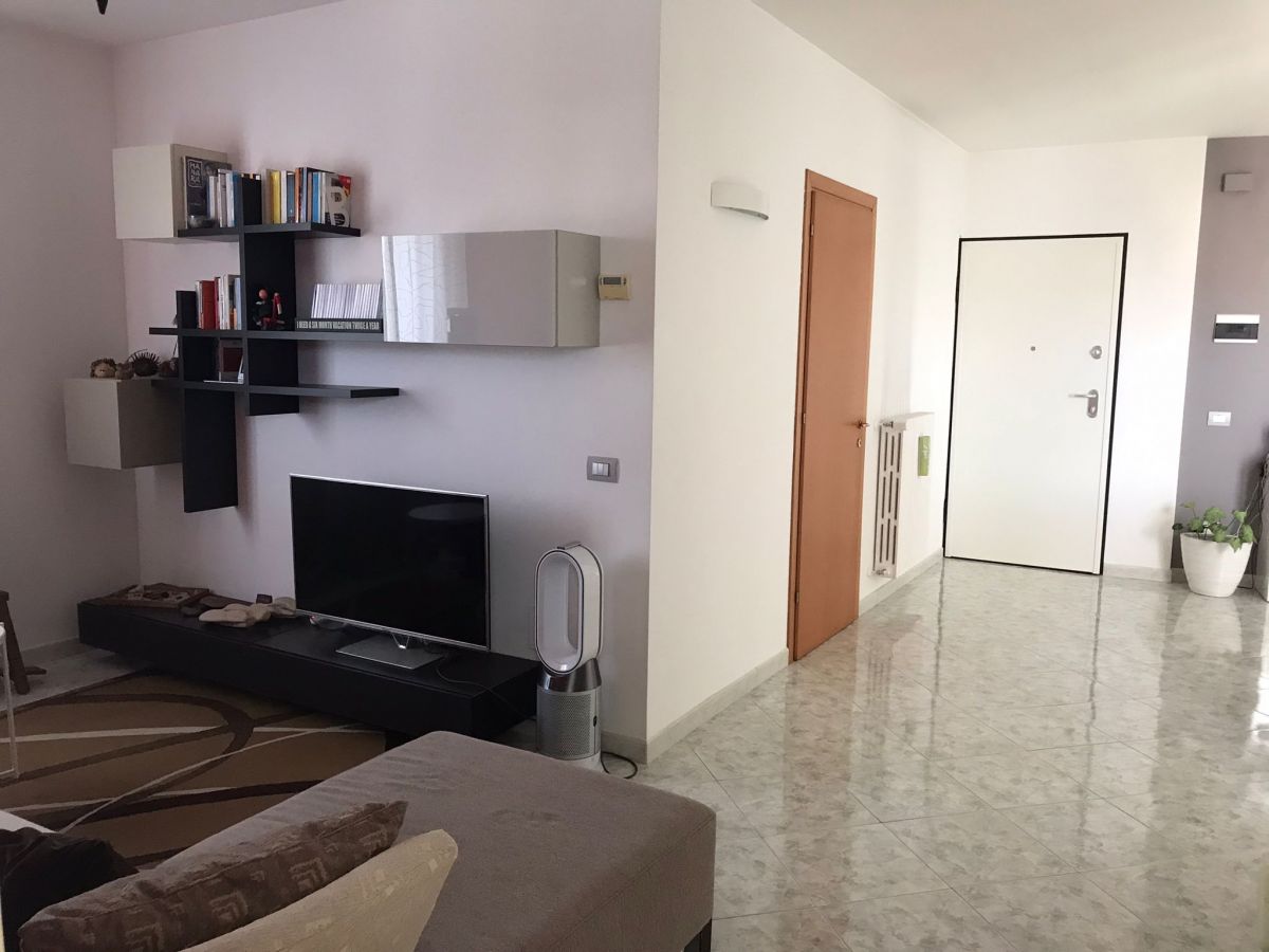 Appartamento di  3 vani /95 mq  a Capurso (zona Vicinanze Via Epifania)