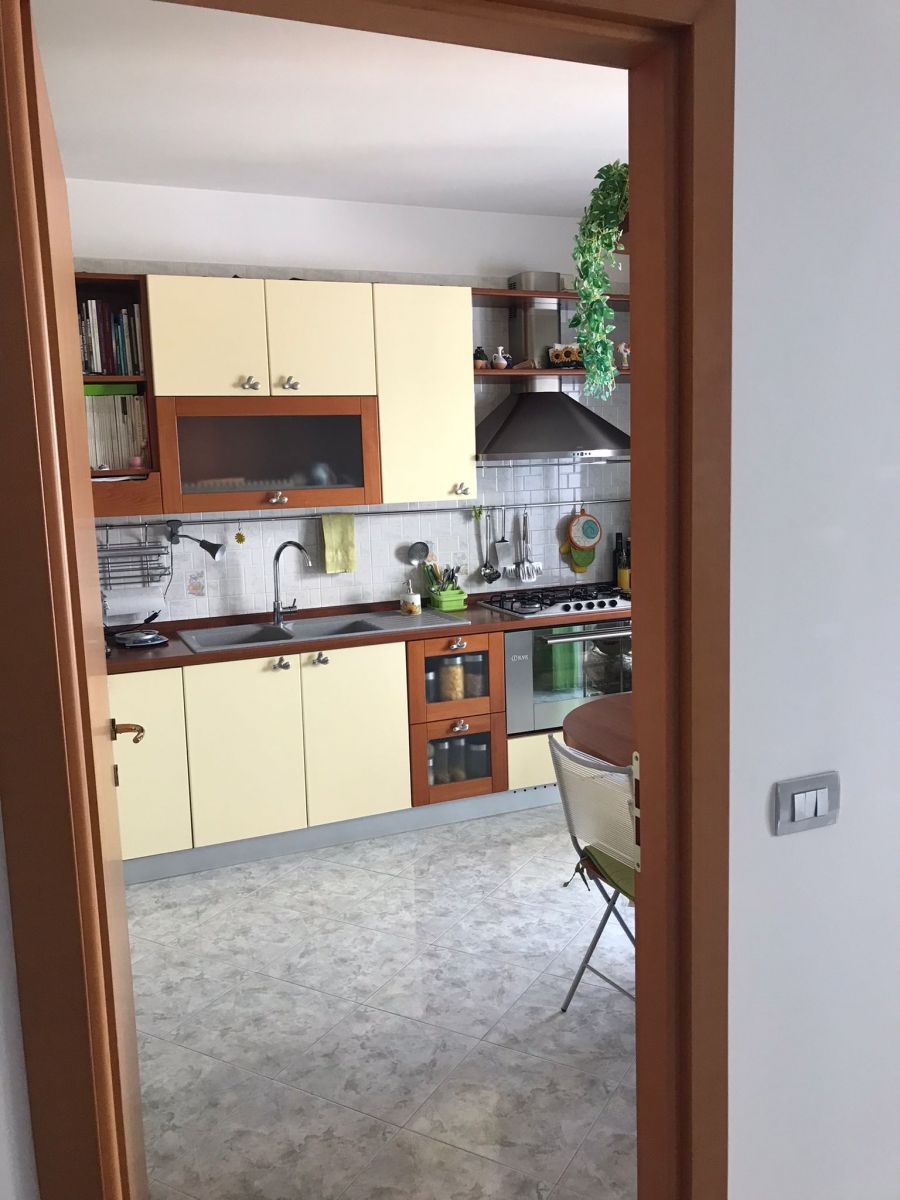 Appartamento di  3 vani /95 mq  a Capurso (zona Vicinanze Via Epifania)