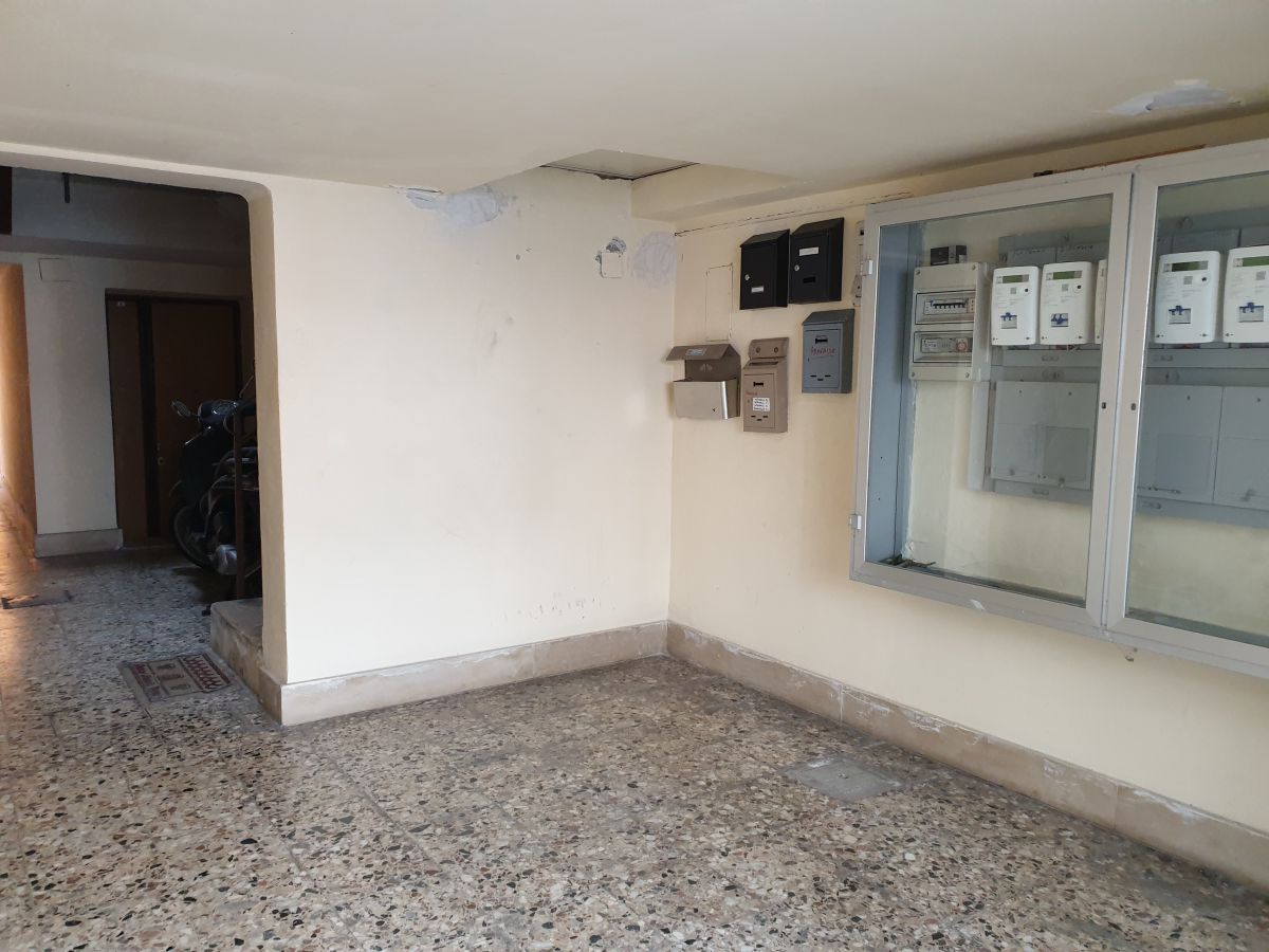 Appartamento di 4 vani/97 mq e 2 locali accessori a Bari - Libertà 