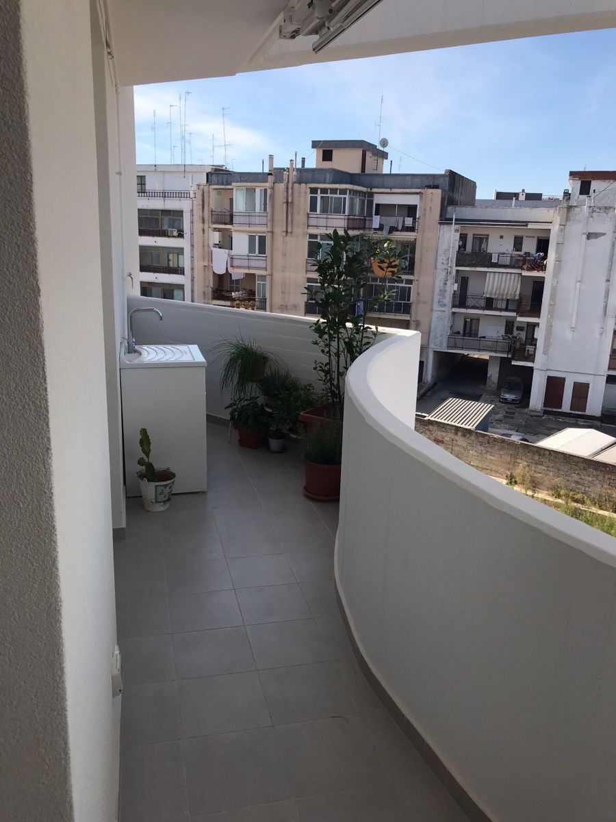 Appartamento di  3 vani /95 mq  a Capurso (zona Vicinanze Via Epifania)