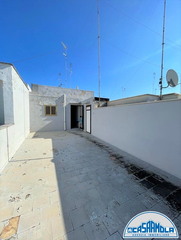 Casa indipendente di  3 vani /55 mq  a Mola di Bari (zona Centro)