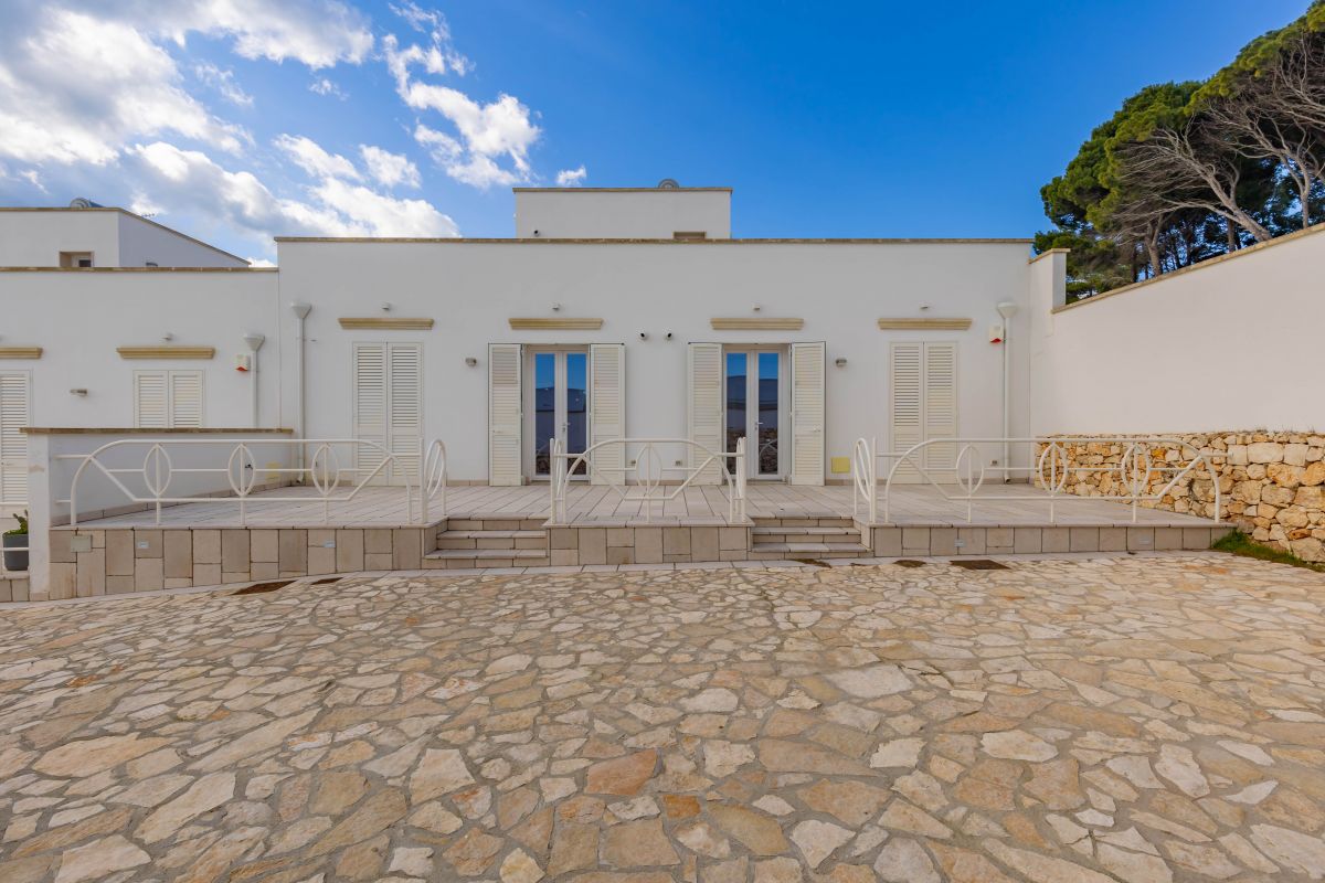 Villa (zona residenziale) di  6 vani /213 mq  a Castrignano del Capo (zona SANTA MARIA DI LEUCA)