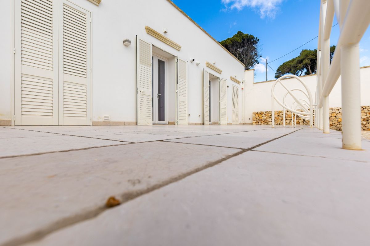 Villa (zona residenziale) di  6 vani /213 mq  a Castrignano del Capo (zona SANTA MARIA DI LEUCA)