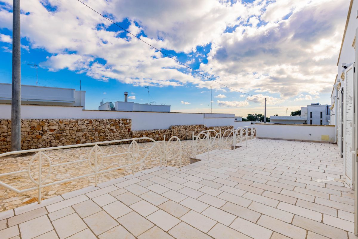 Villa (zona residenziale) di  6 vani /213 mq  a Castrignano del Capo (zona SANTA MARIA DI LEUCA)