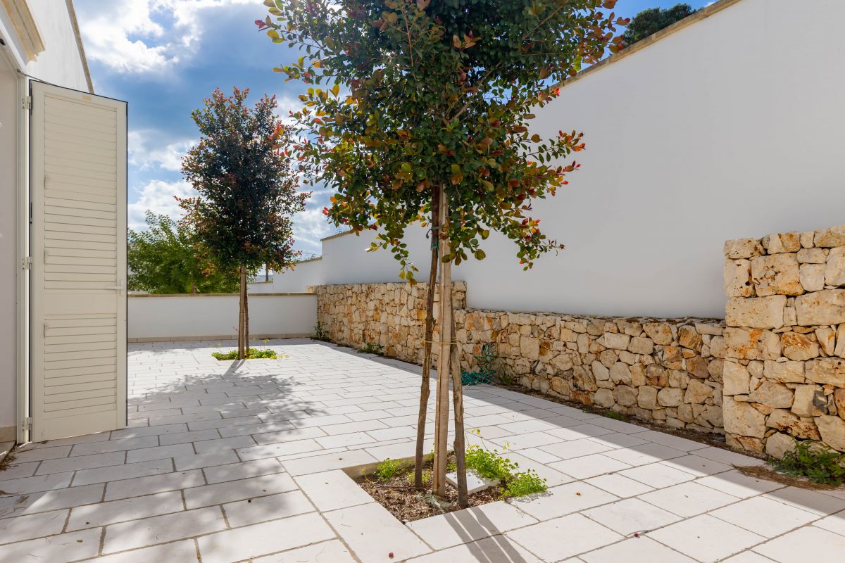 Villa (zona residenziale) di  6 vani /213 mq  a Castrignano del Capo (zona SANTA MARIA DI LEUCA)