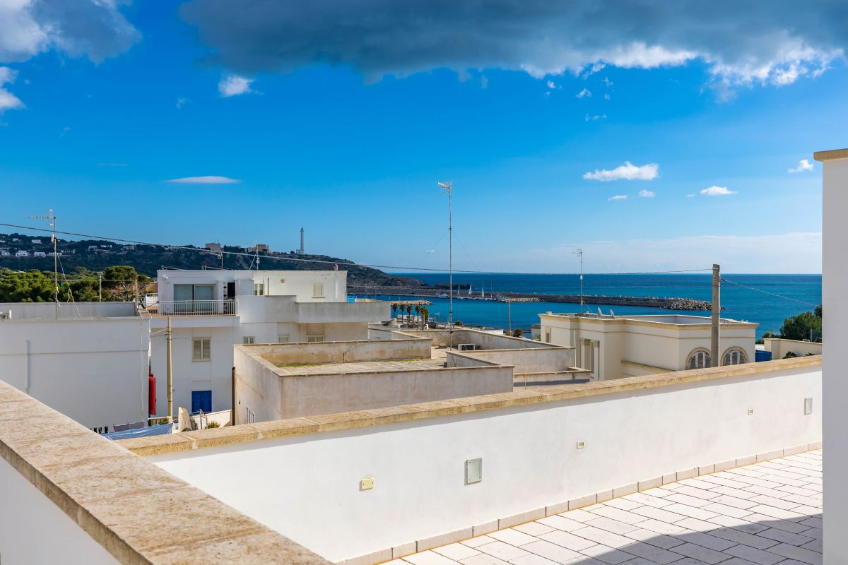 Villa (zona residenziale) di  6 vani /213 mq  a Castrignano del Capo (zona SANTA MARIA DI LEUCA)