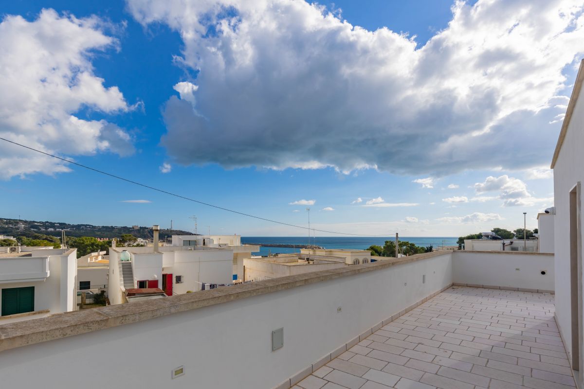 Villa (zona residenziale) di  6 vani /213 mq  a Castrignano del Capo (zona SANTA MARIA DI LEUCA)