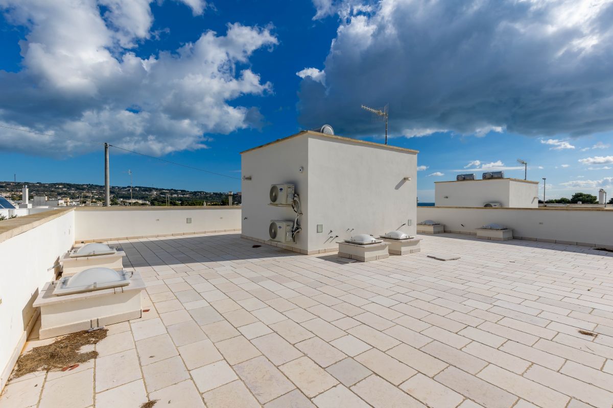 Villa (zona residenziale) di  6 vani /213 mq  a Castrignano del Capo (zona SANTA MARIA DI LEUCA)