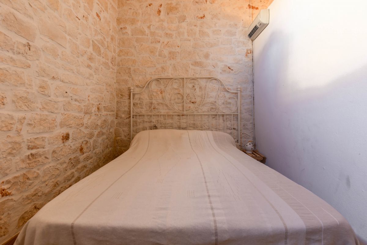 Casa indipendente di  3 vani /80 mq  a Ostuni (zona CONTRADA CERVAROLO)