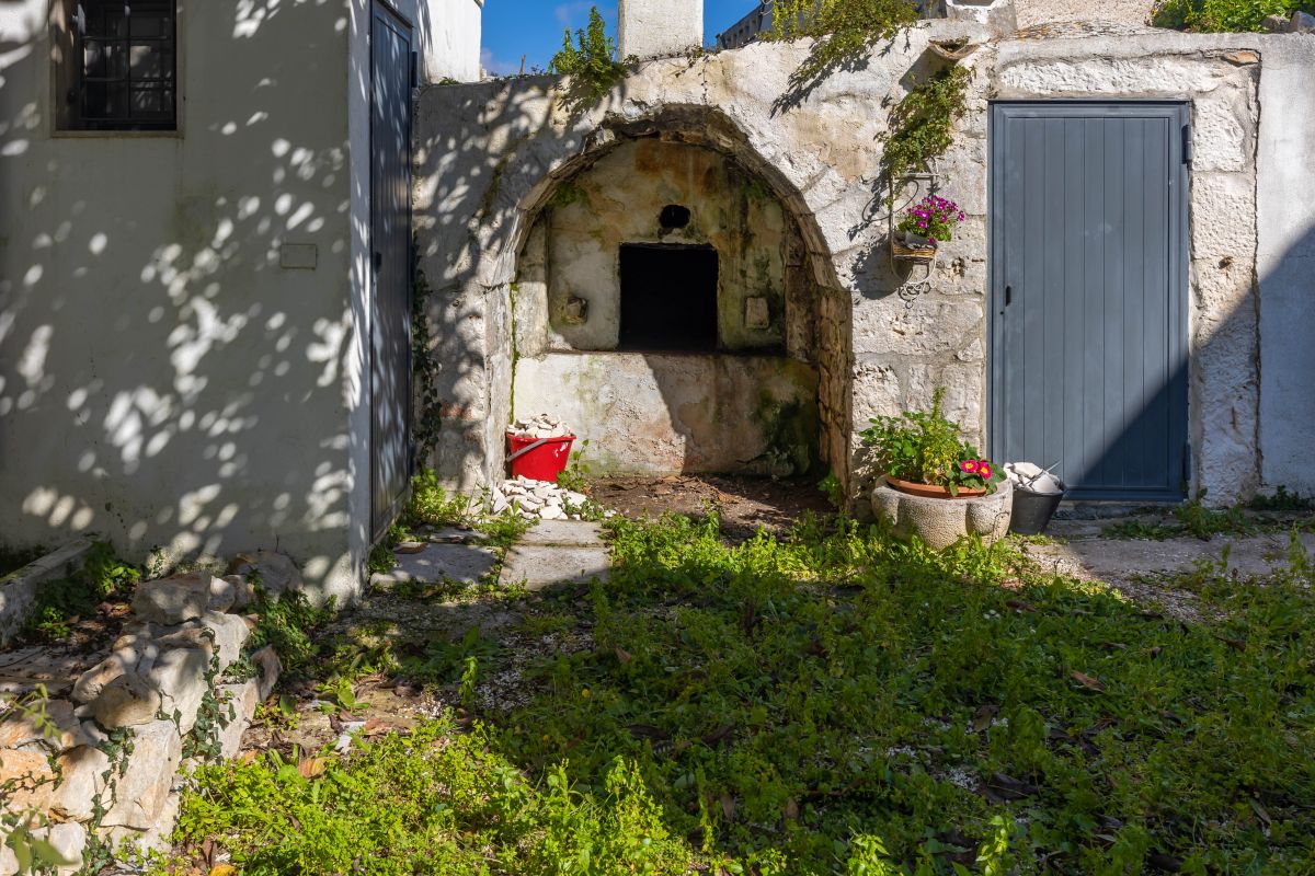 Casa indipendente di  3 vani /80 mq  a Ostuni (zona CONTRADA CERVAROLO)