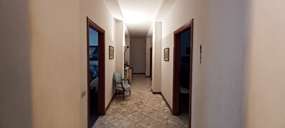 Appartamento di  5 vani /185 mq  a Bari - Murat (zona centralissima)