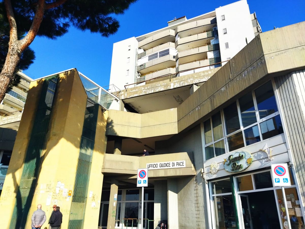 Ufficio di  4 vani /100 mq  a Bari - San Paolo (zona Giudice di Pace)