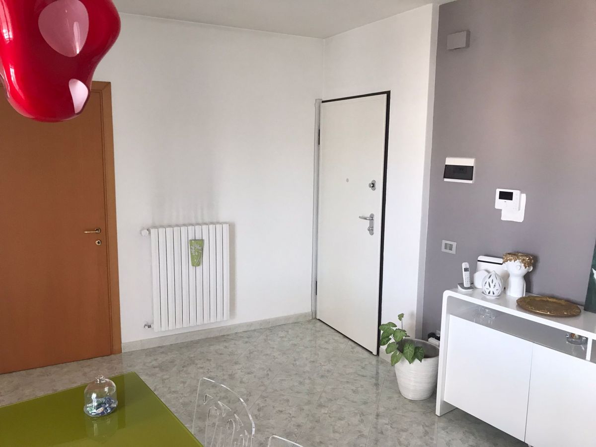 Appartamento di  3 vani /95 mq  a Capurso (zona Vicinanze Via Epifania)