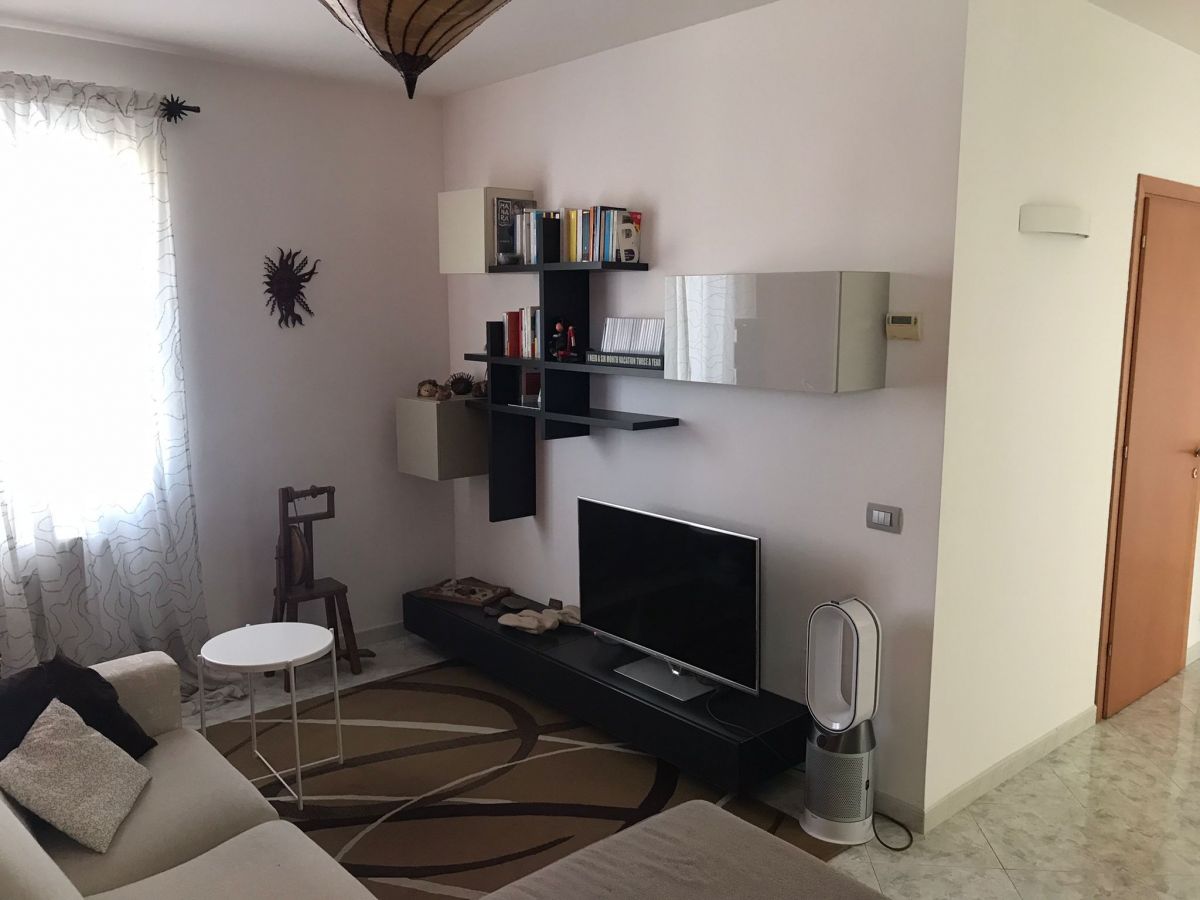 Appartamento di  3 vani /95 mq  a Capurso (zona Vicinanze Via Epifania)