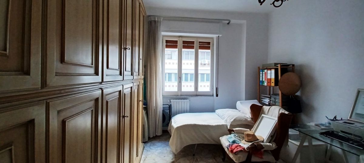 Appartamento di  5 vani /185 mq  a Bari - Murat (zona centralissima)