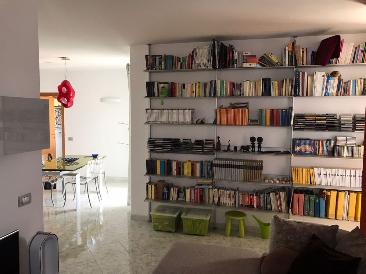 Appartamento di  3 vani /95 mq  a Capurso (zona Vicinanze Via Epifania)