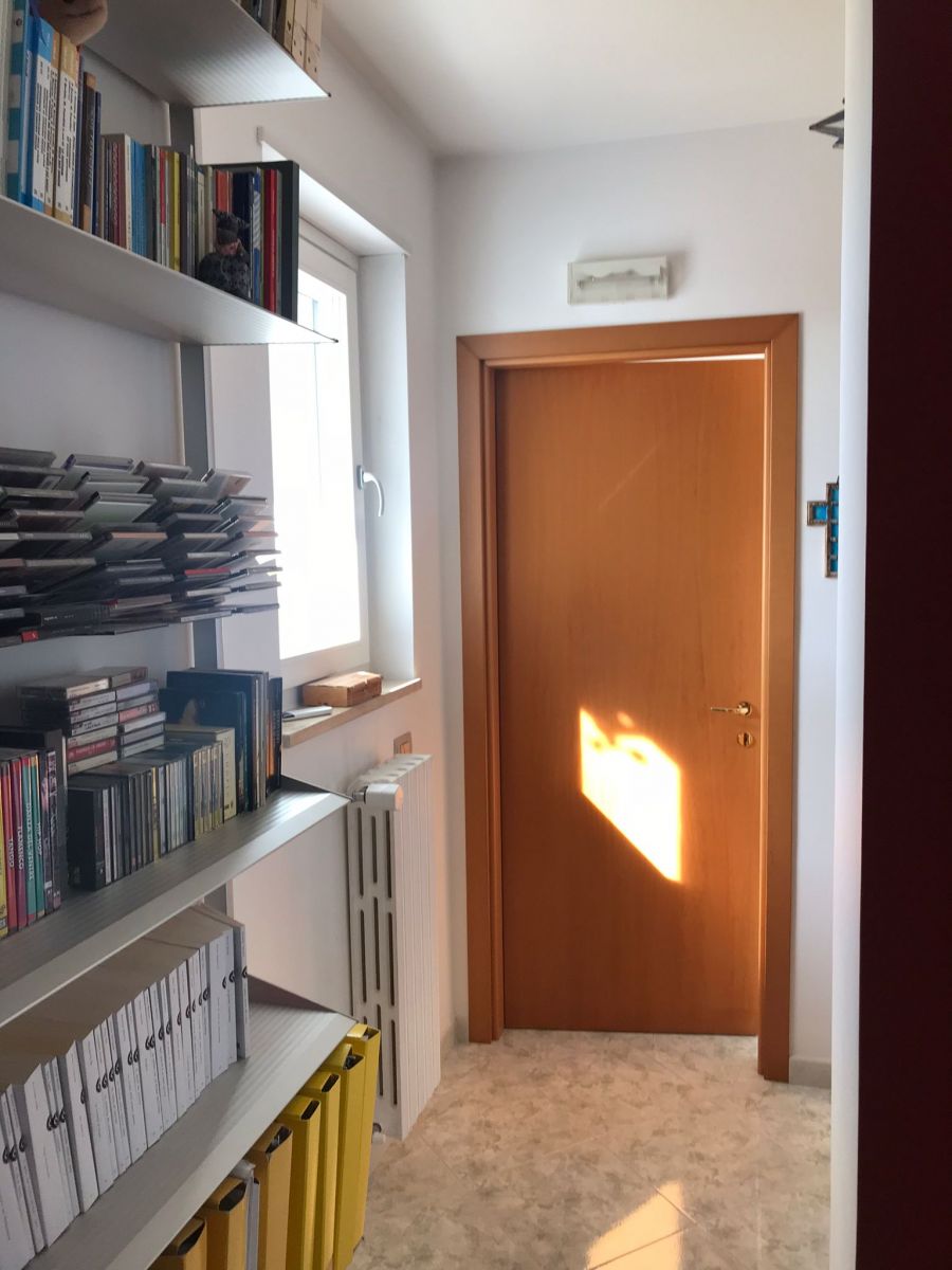 Appartamento di  3 vani /95 mq  a Capurso (zona Vicinanze Via Epifania)