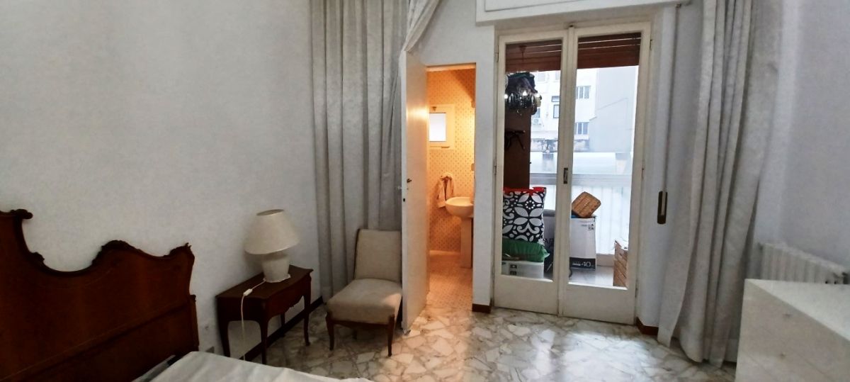 Appartamento di  5 vani /185 mq  a Bari - Murat (zona centralissima)