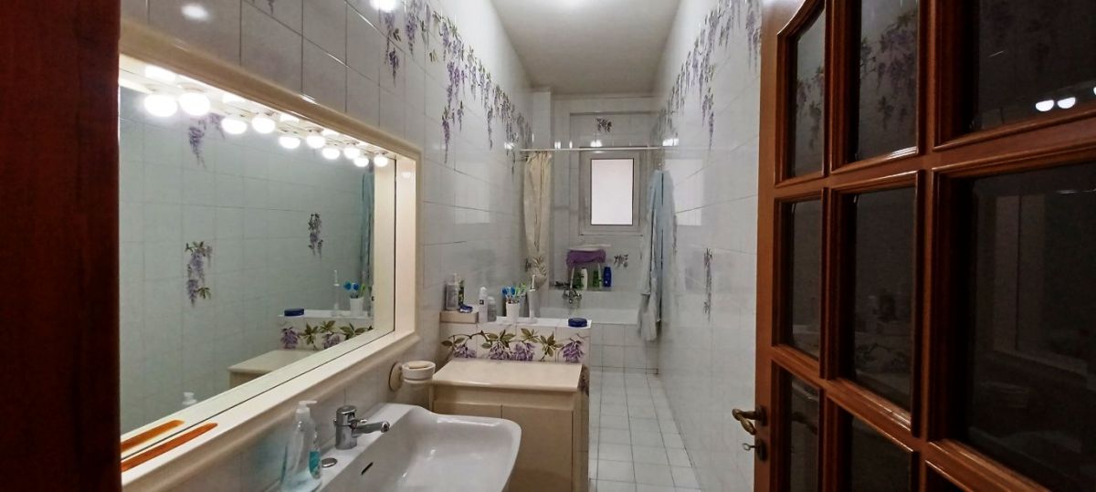 Appartamento di  5 vani /185 mq  a Bari - Murat (zona centralissima)