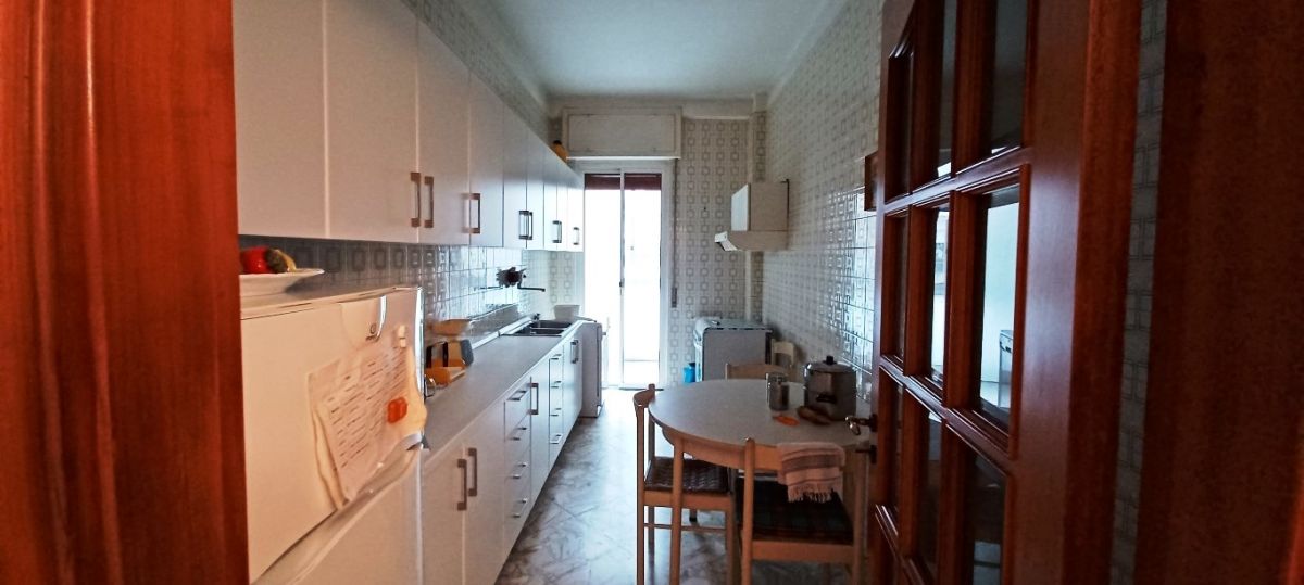 Appartamento di  5 vani /185 mq  a Bari - Murat (zona centralissima)