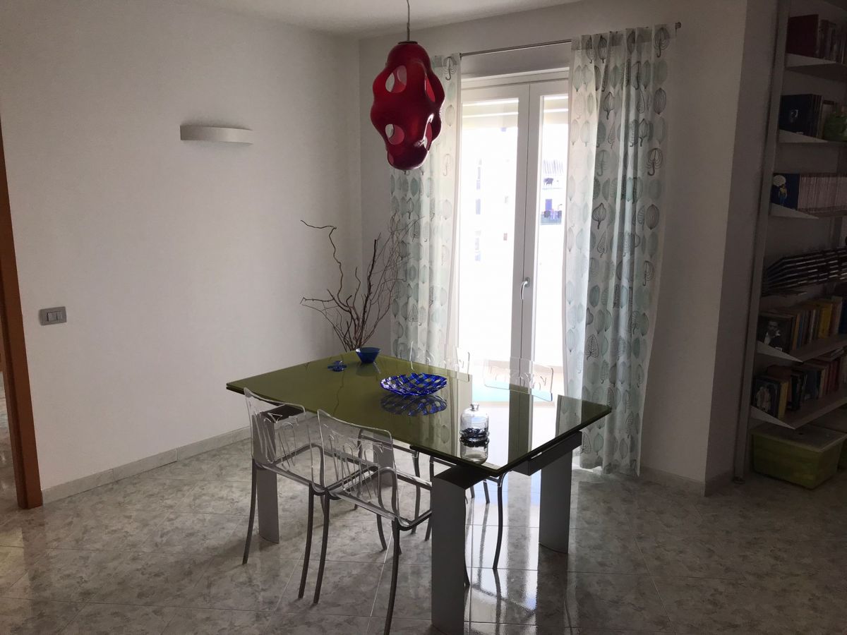 Appartamento di  3 vani /95 mq  a Capurso (zona Vicinanze Via Epifania)