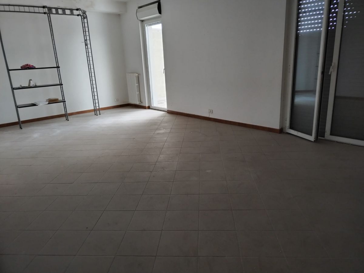 Ufficio di  4 vani /100 mq  a Bari - San Paolo (zona Giudice di Pace)