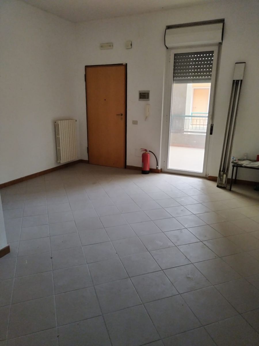 Ufficio di  4 vani /100 mq  a Bari - San Paolo (zona Giudice di Pace)