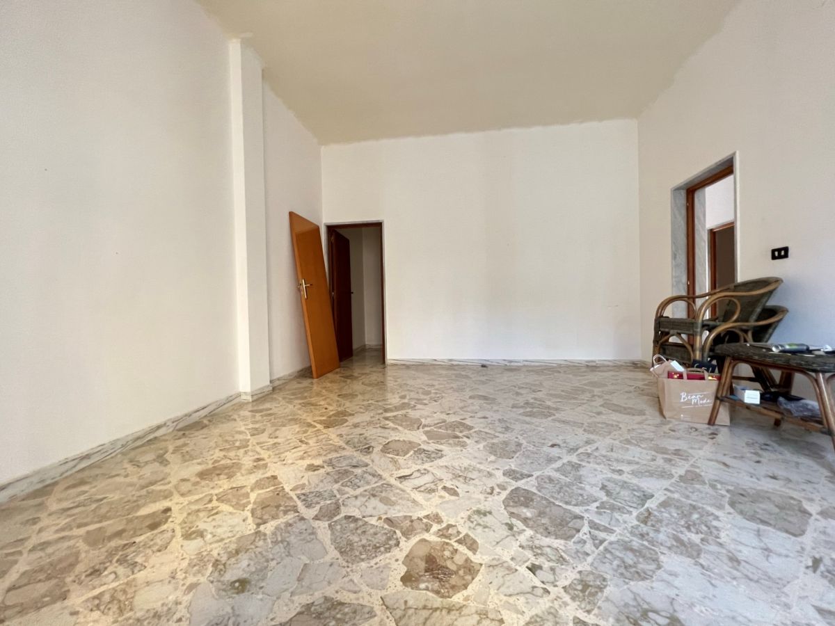 Casa indipendente di  3 vani /200 mq  a Cassano delle Murge (zona Centrale)