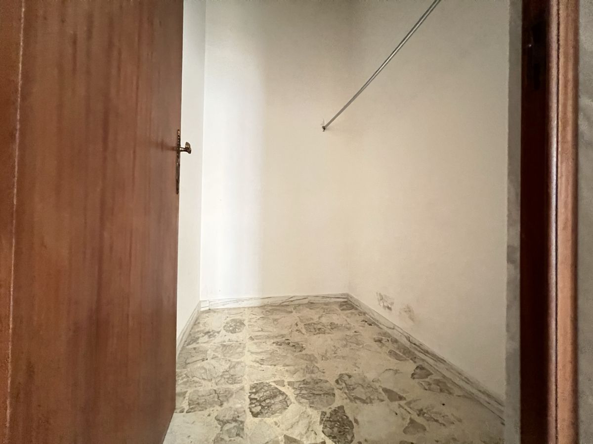 Casa indipendente di  3 vani /200 mq  a Cassano delle Murge (zona Centrale)