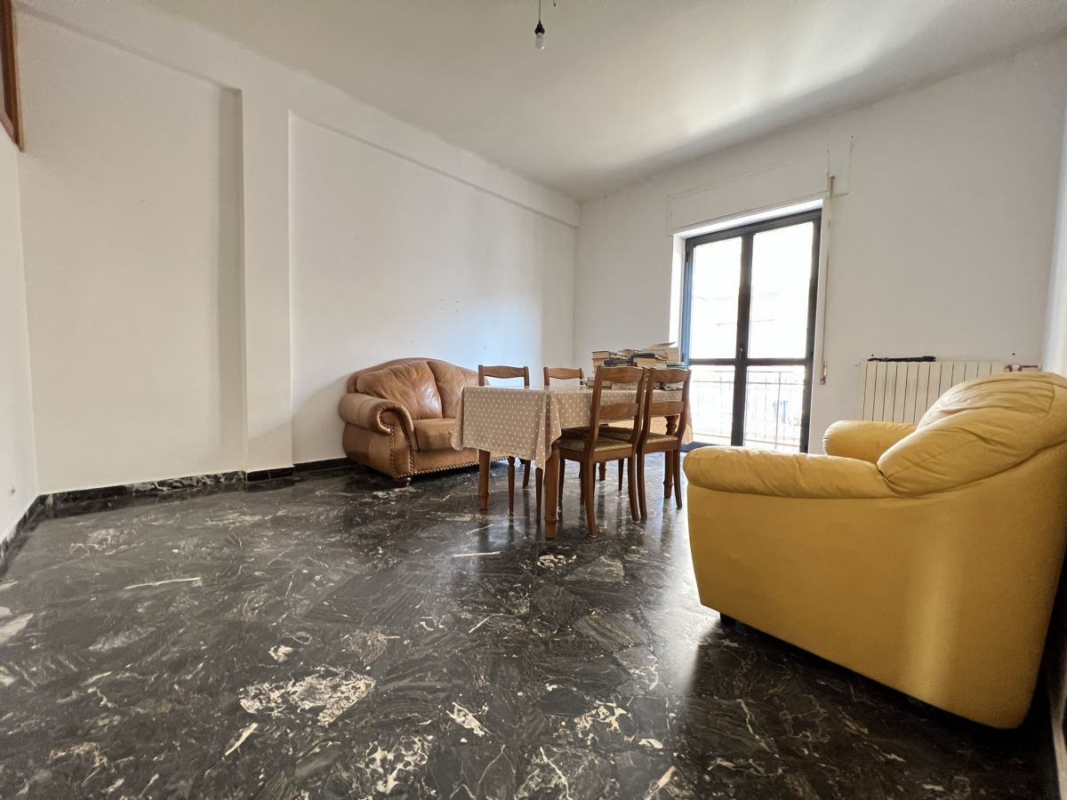 Casa indipendente di  3 vani /200 mq  a Cassano delle Murge (zona Centrale)