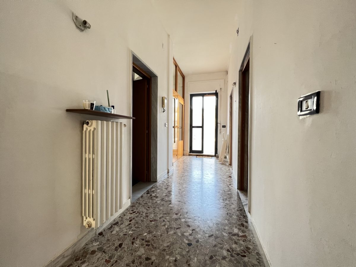 Casa indipendente di  3 vani /200 mq  a Cassano delle Murge (zona Centrale)