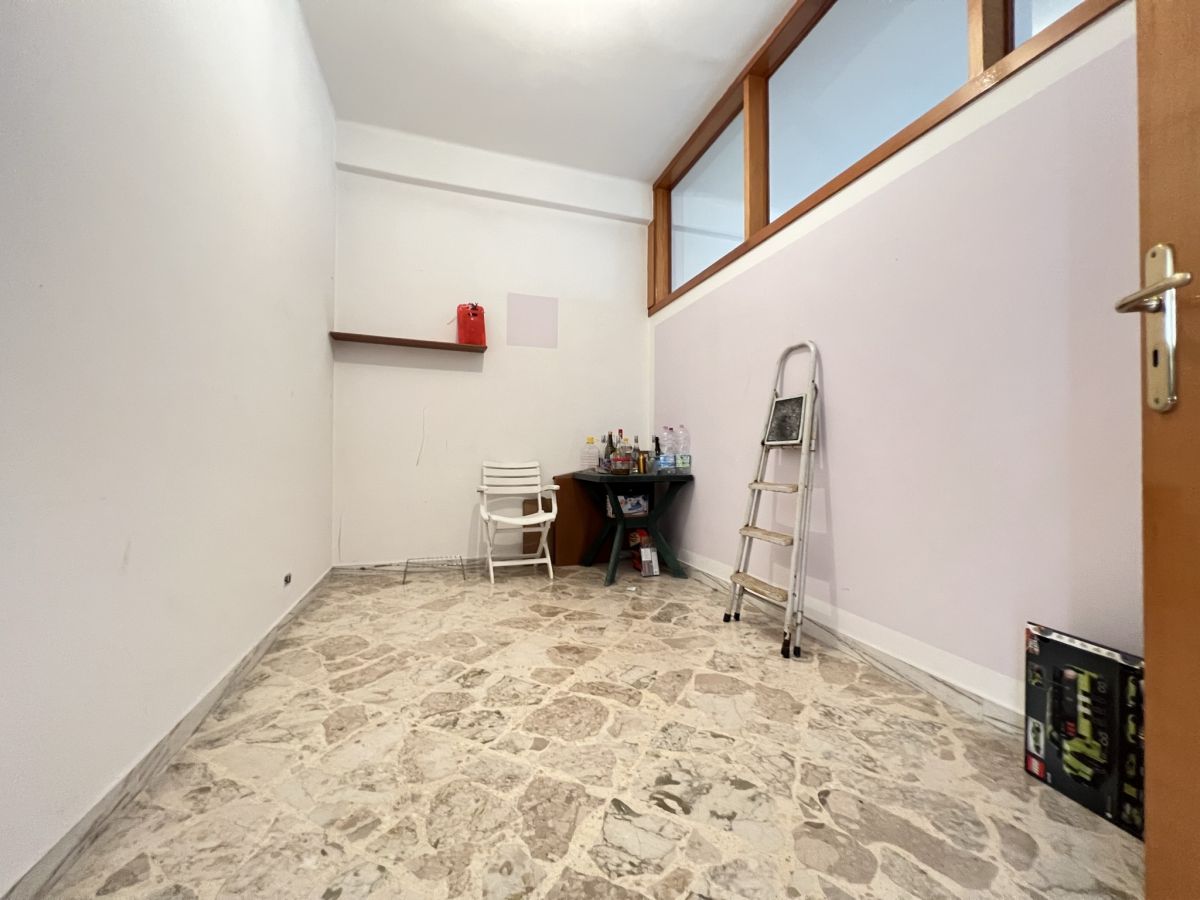 Casa indipendente di  3 vani /200 mq  a Cassano delle Murge (zona Centrale)