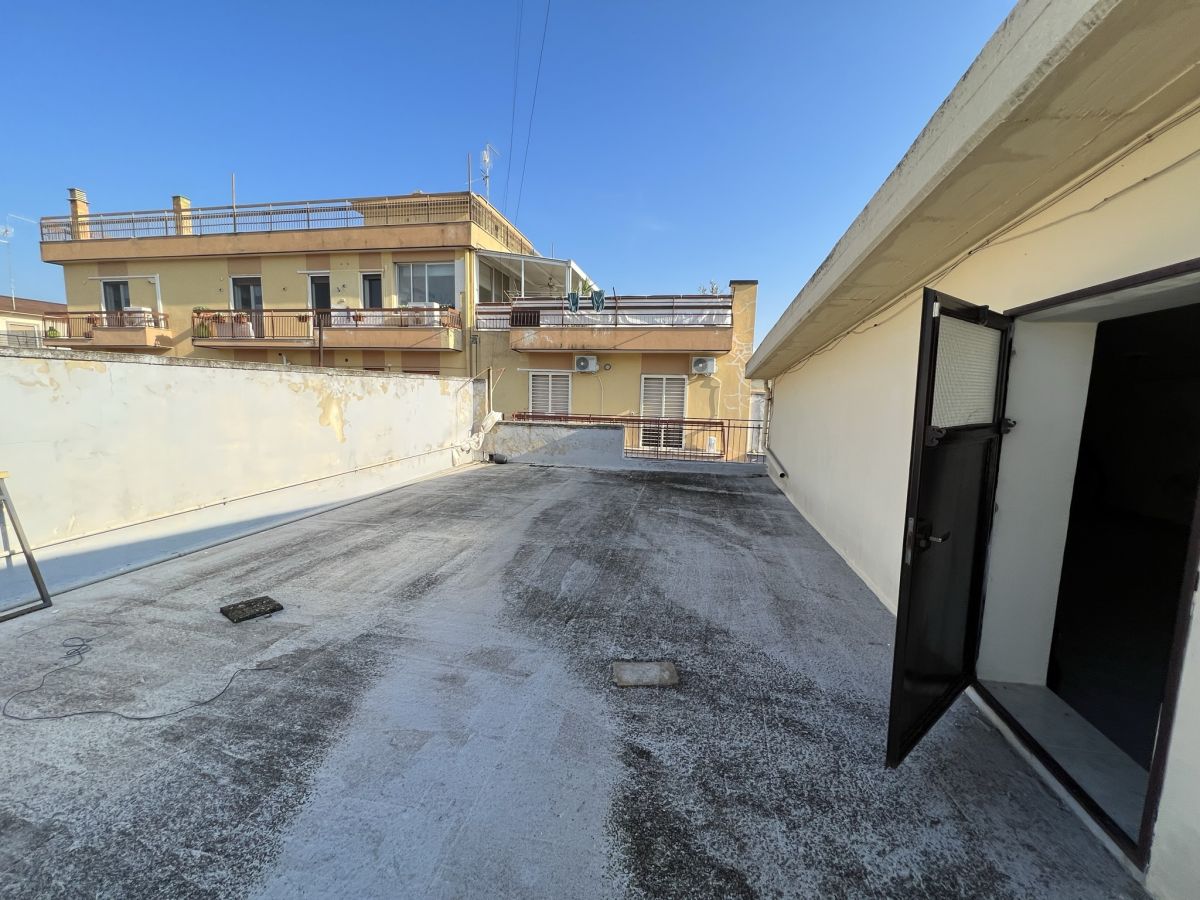 Casa indipendente di  3 vani /200 mq  a Cassano delle Murge (zona Centrale)